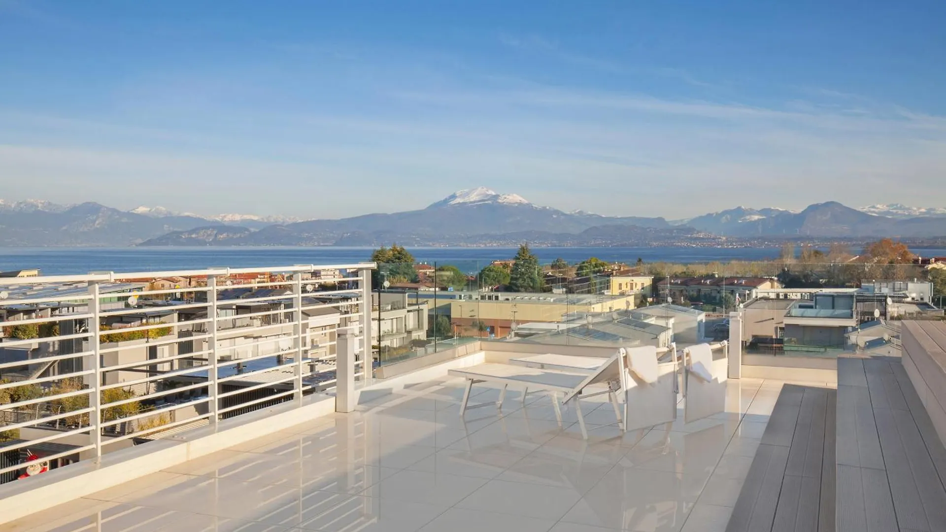 Perla Garda Lake Apartment With Pool Peschiera del Garda Italy