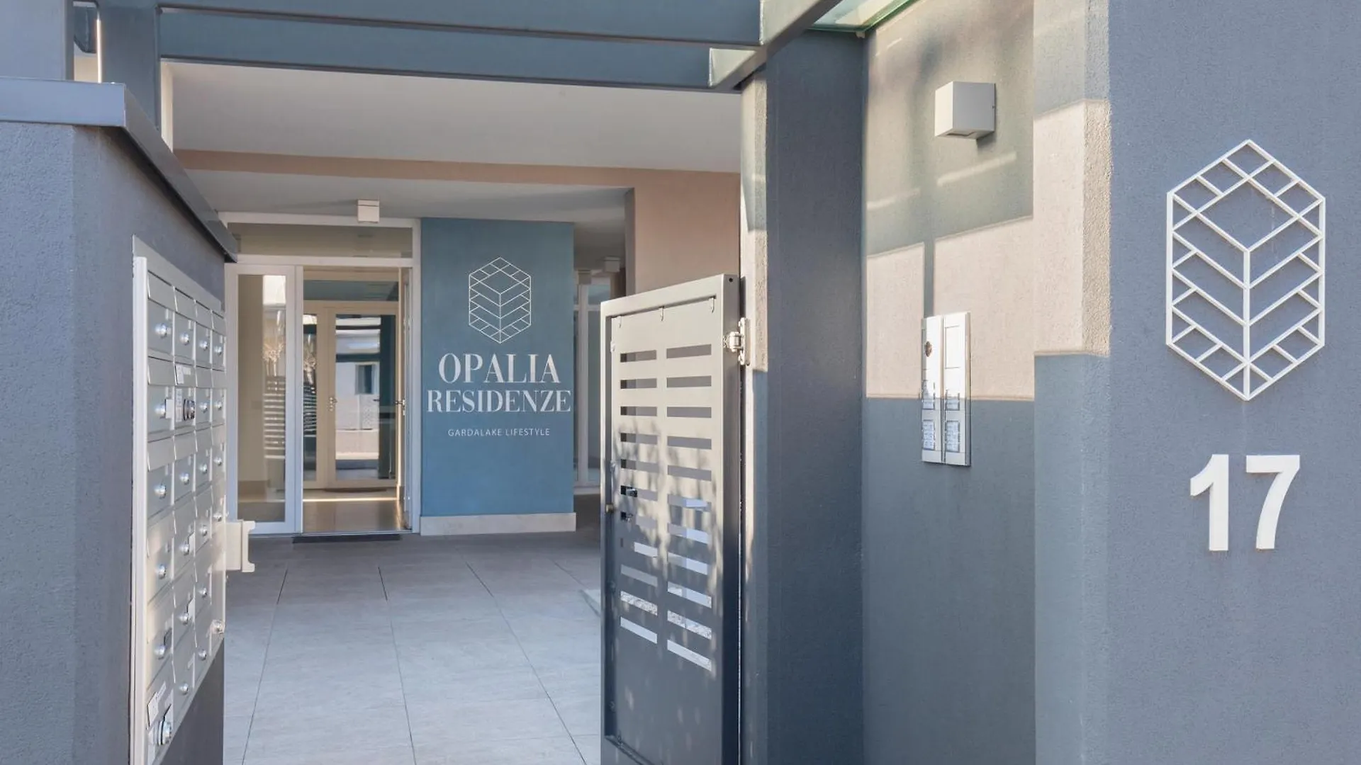 Perla Garda Lake Apartment With Pool Peschiera del Garda