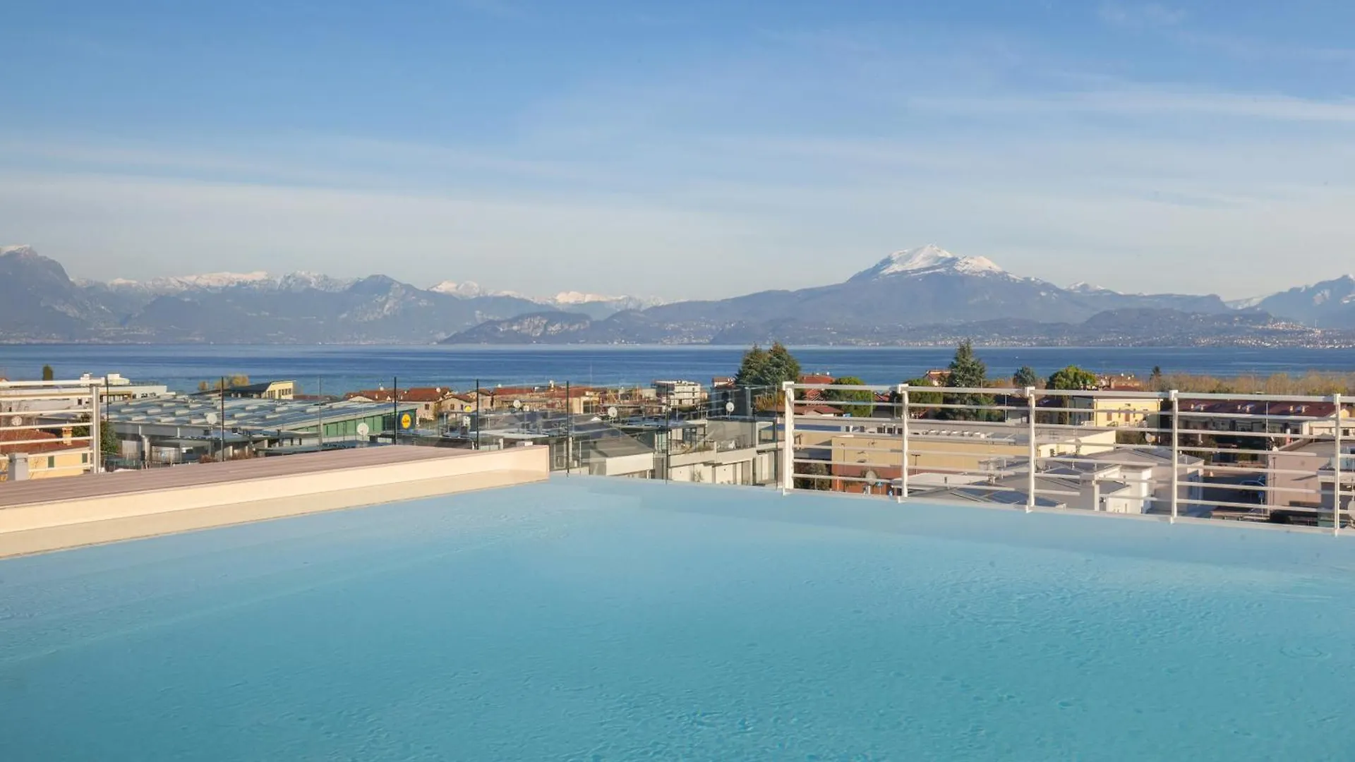 Perla Garda Lake Apartment With Pool Peschiera del Garda