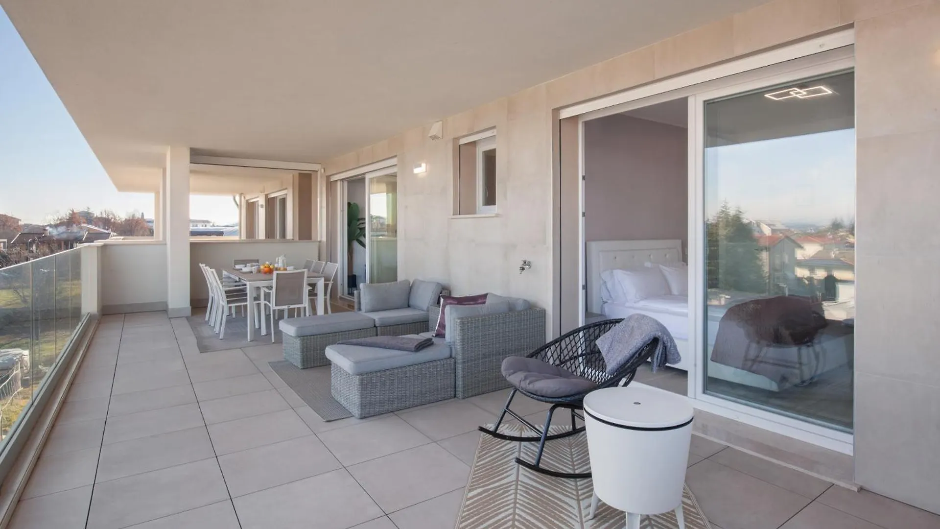 Perla Garda Lake Apartment With Pool Peschiera del Garda