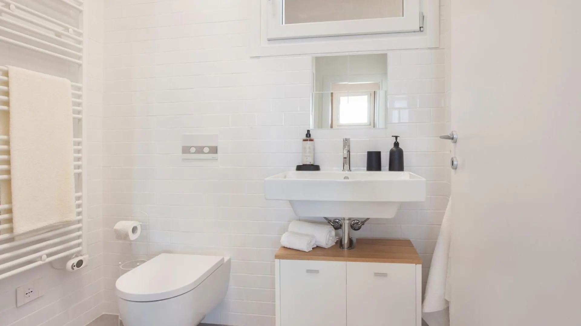 Perla Garda Lake Apartment With Pool Peschiera del Garda