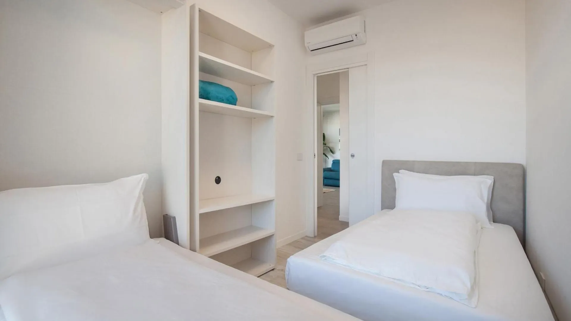 Perla Garda Lake Apartment With Pool Peschiera del Garda 0*,  Italy