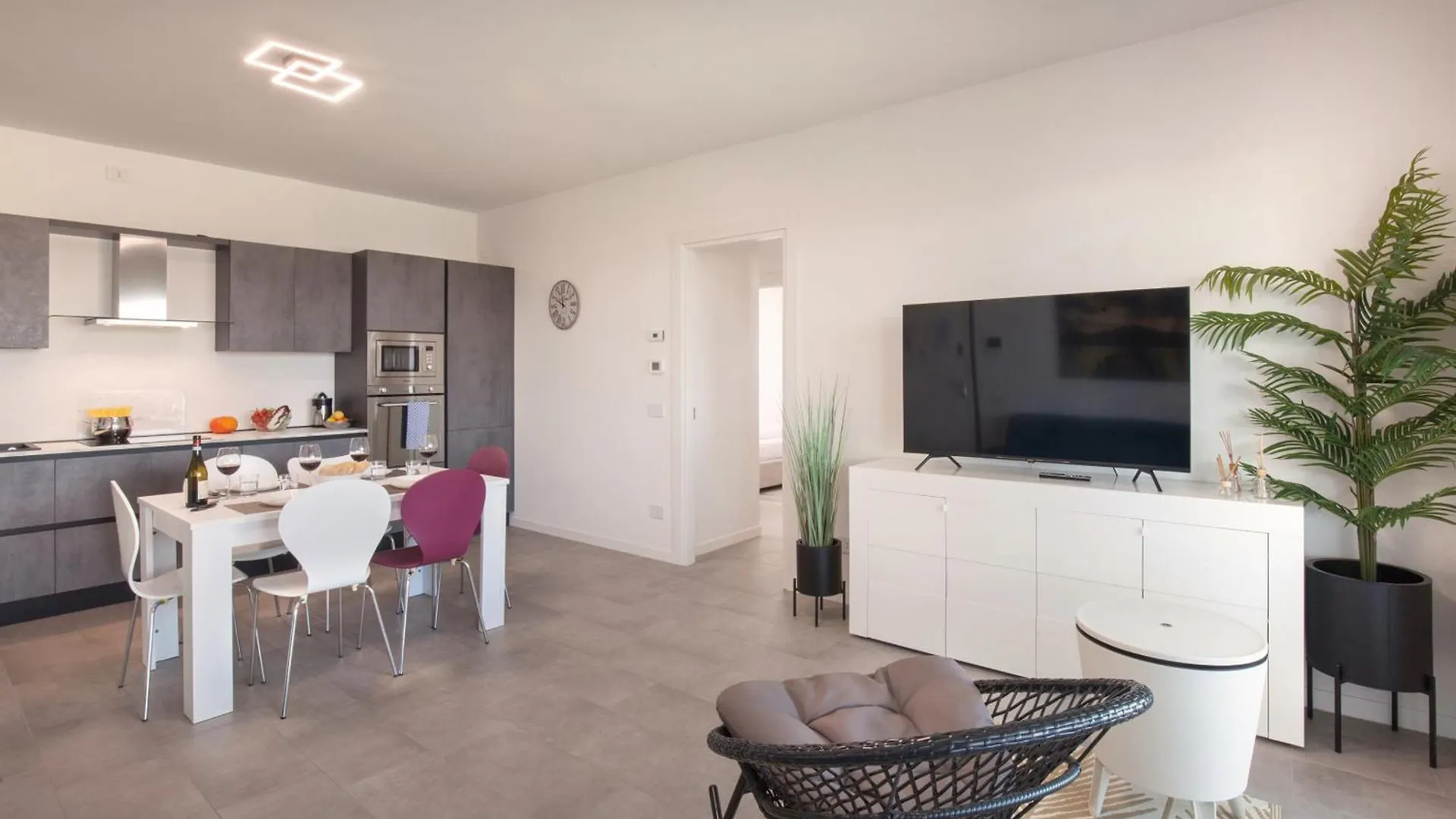 Perla Garda Lake Apartment With Pool Peschiera del Garda